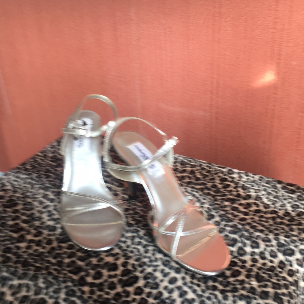 Silver sandal size 7 1/2